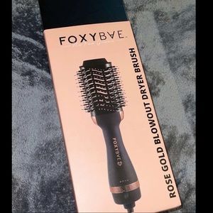 FoxyBae rose gold dryer brush